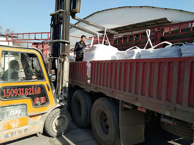 開(kāi)封耐火材料現(xiàn)場(chǎng)裝車實(shí)錄 工業(yè)高效與物流協(xié)同的典范